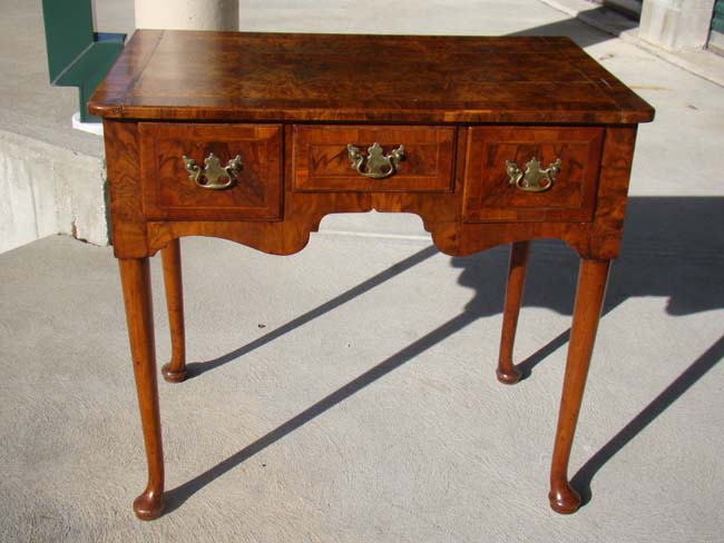 An English Queen Anne period walnut veneered dressing table circa 1710 — image 3